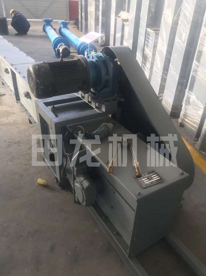 灰色與藍(lán)色款刮板輸送機